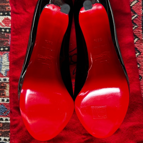 Christian Louboutin - Picture 5 of 8